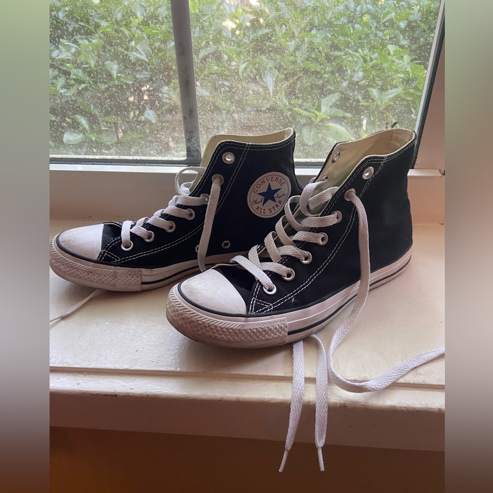 Black Hightop Converse Women’s Size 8
